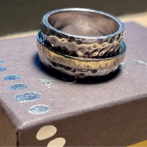 Silpada Hammered Circle Ring - Picture 12 of 13